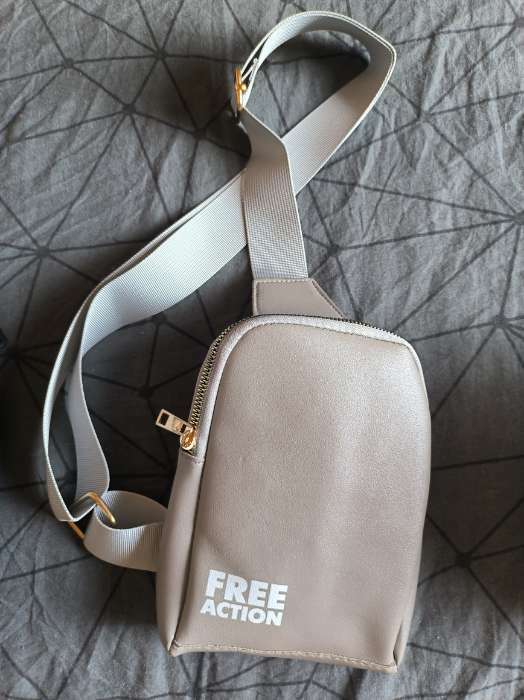 Фотография покупателя товара Сумка молодёжная через плечо FREE action, цвет серый - Фото 1