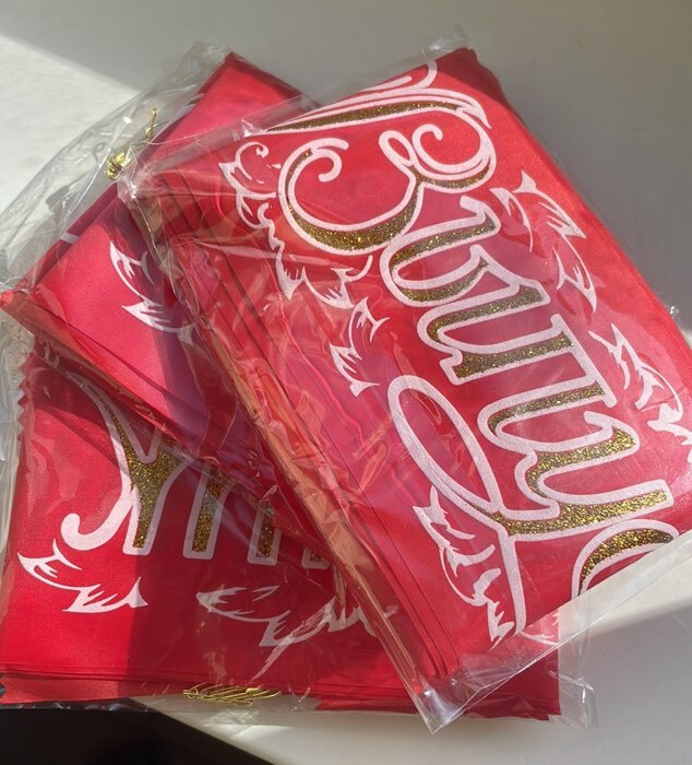 Фотография покупателя товара Лента на выпускной «Выпускник», шёлк красный 3D - Фото 2