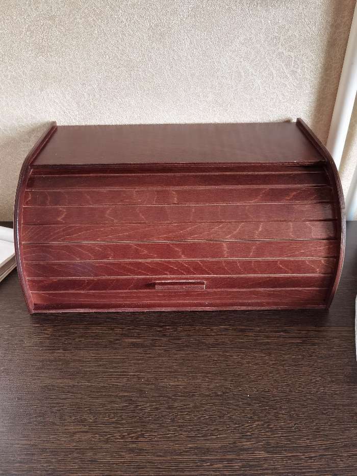 Фотография покупателя товара Хлебница деревянная "Буханка", прозрачный лак, цвет орех, 38×24.5×16.5 см - Фото 3