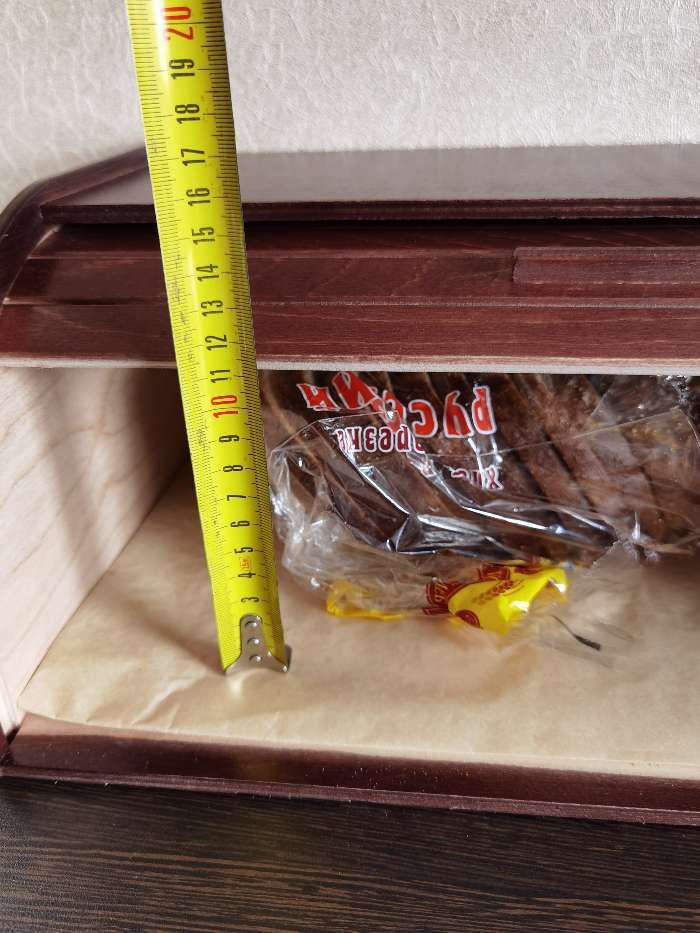 Фотография покупателя товара Хлебница деревянная "Буханка", прозрачный лак, цвет орех, 38×24.5×16.5 см - Фото 2