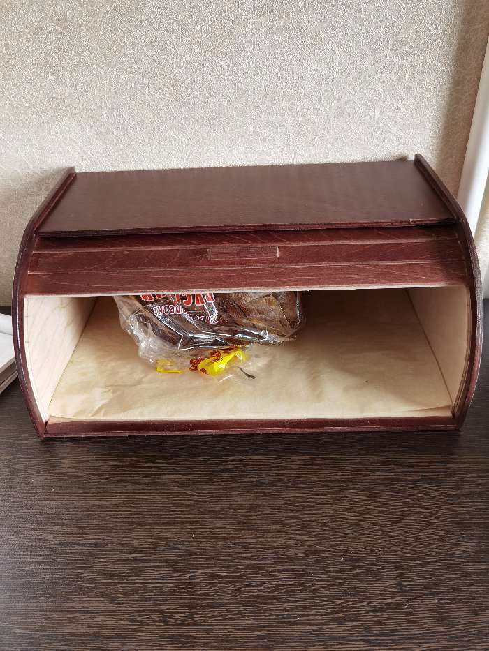 Фотография покупателя товара Хлебница деревянная "Буханка", прозрачный лак, цвет орех, 38×24.5×16.5 см - Фото 1