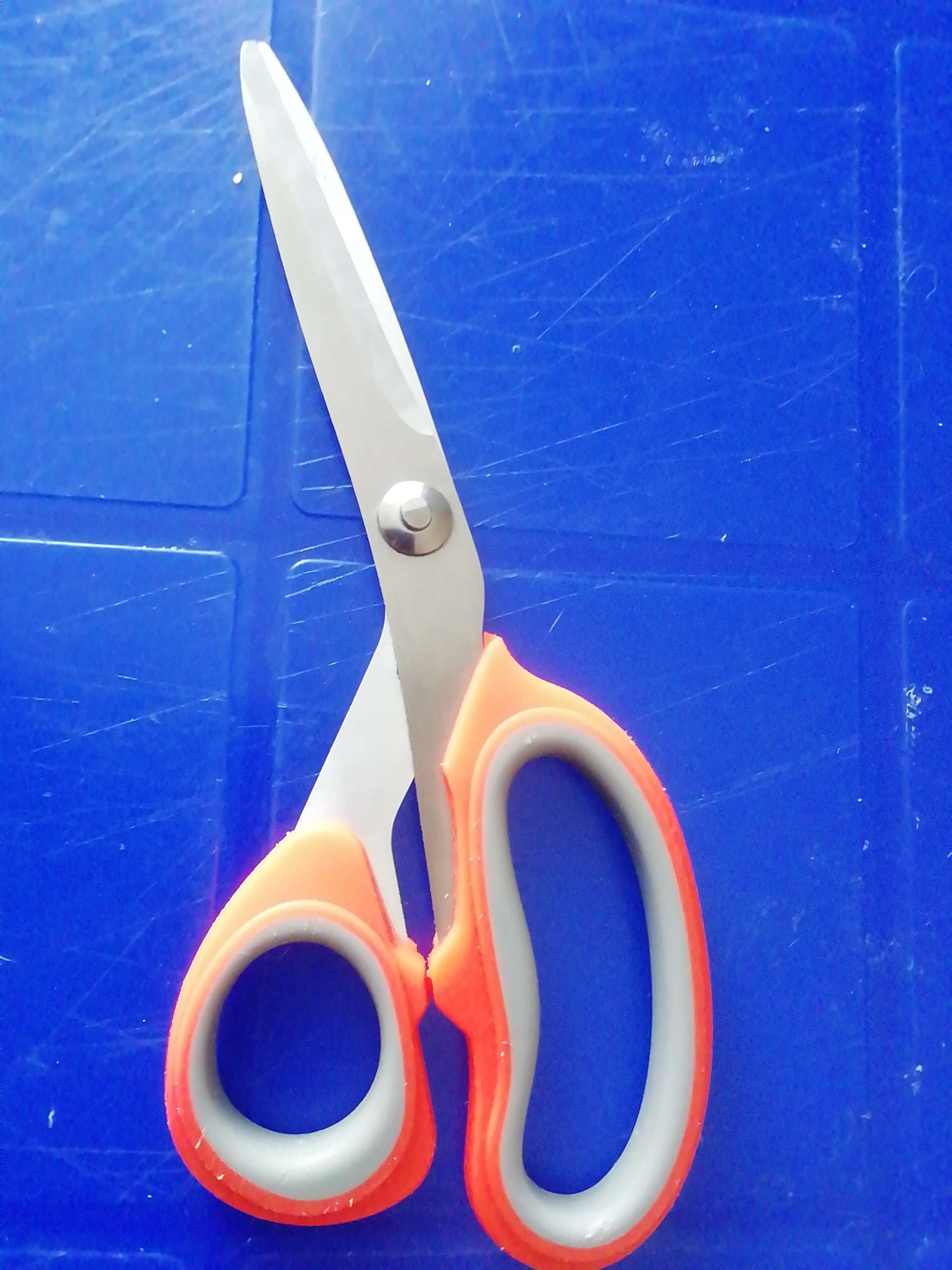 Фотография покупателя товара Ножницы портновские, скошенное лезвие, 8", 21 см, цвет МИКС - Фото 11
