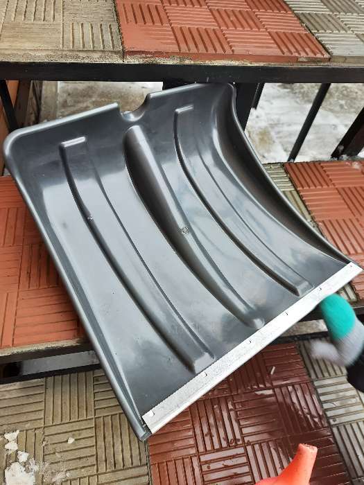 Фотография покупателя товара Ковш лопаты пластиковый, 360 × 380 мм, с оцинкованной планкой, тулейка 32 мм, «Снежок» - Фото 1