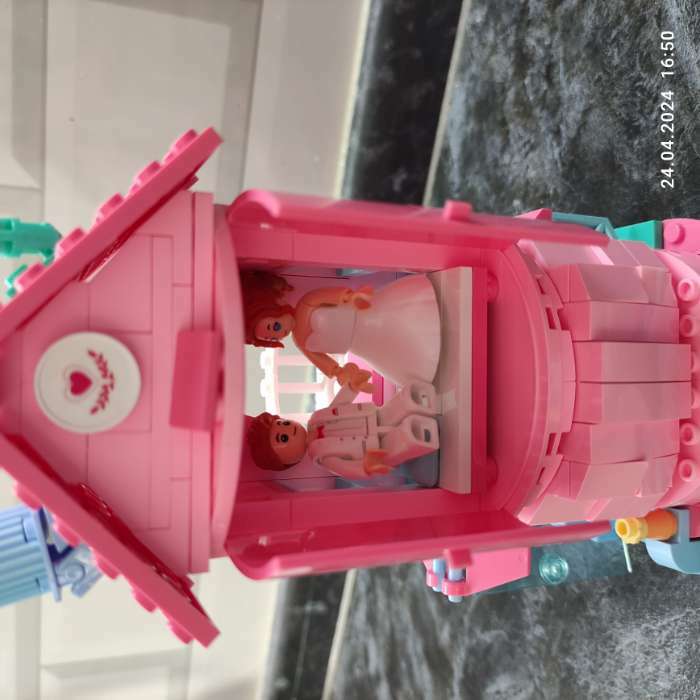 Фотография покупателя товара Конструктор Розовая мечта «Свадебный домик», 398 деталей, уценка - Фото 4