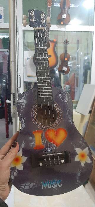 Фотография покупателя товара Музыкальный инструмент гитара-укулеле "Цветы" 55х20х6 см - Фото 3