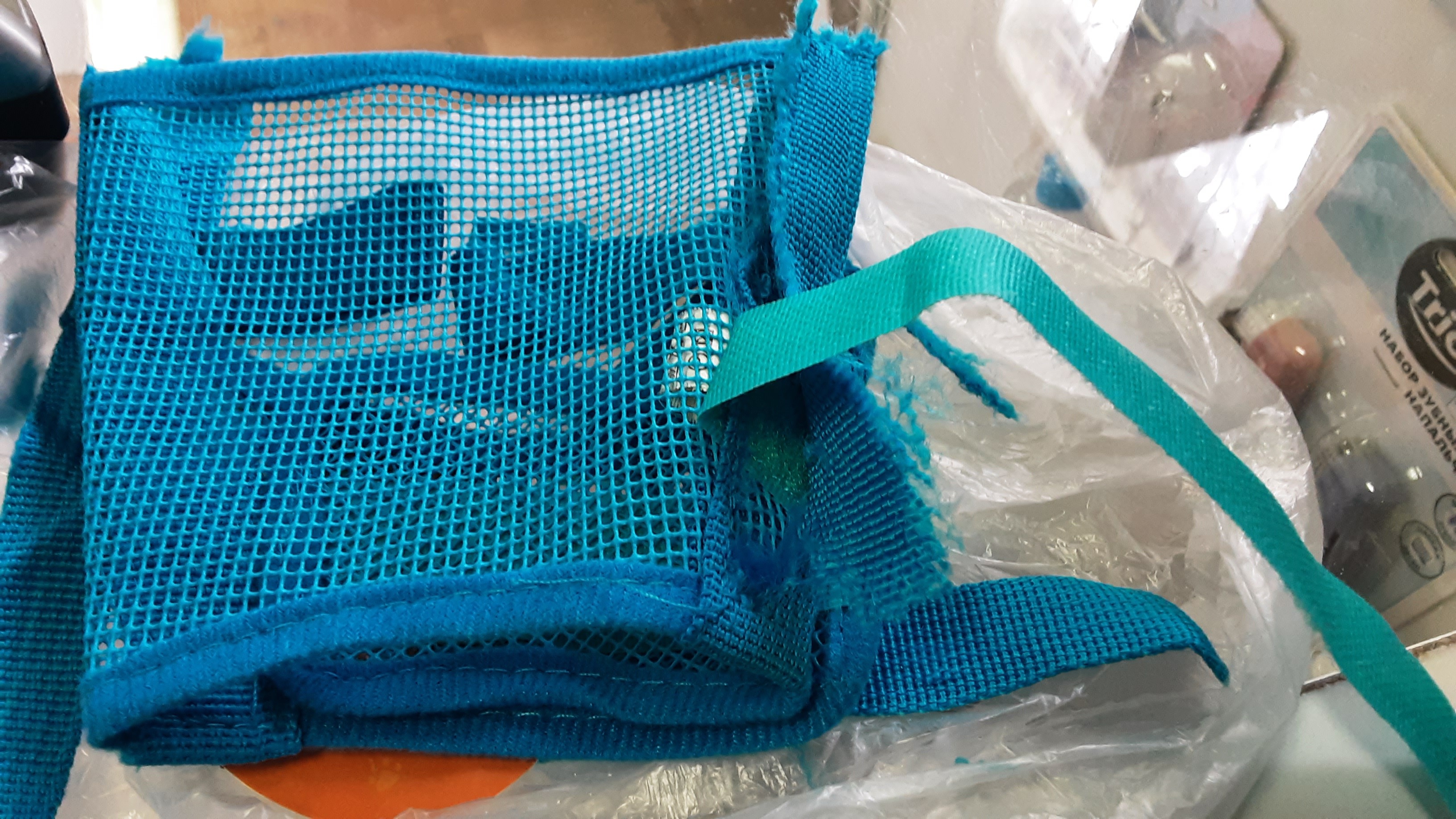 Фотография покупателя товара Намордник сетчатый с двойной фиксацией, размер L (длина по носу 6 см, обхват морды 25 см), голубой - Фото 3