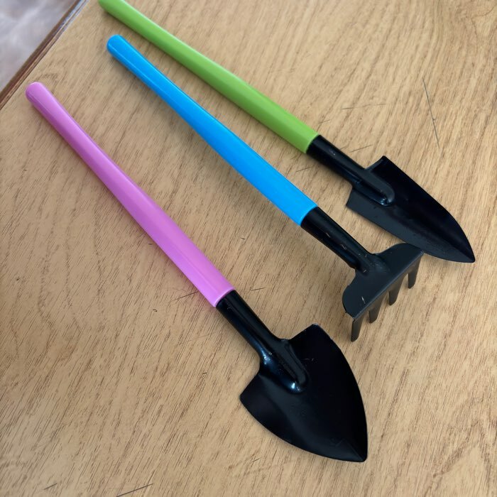 Фотография покупателя товара Набор садового инструмента, 3 предмета: грабли, 2 лопатки, длина 21 см, пластиковые ручки, МИКС - Фото 3