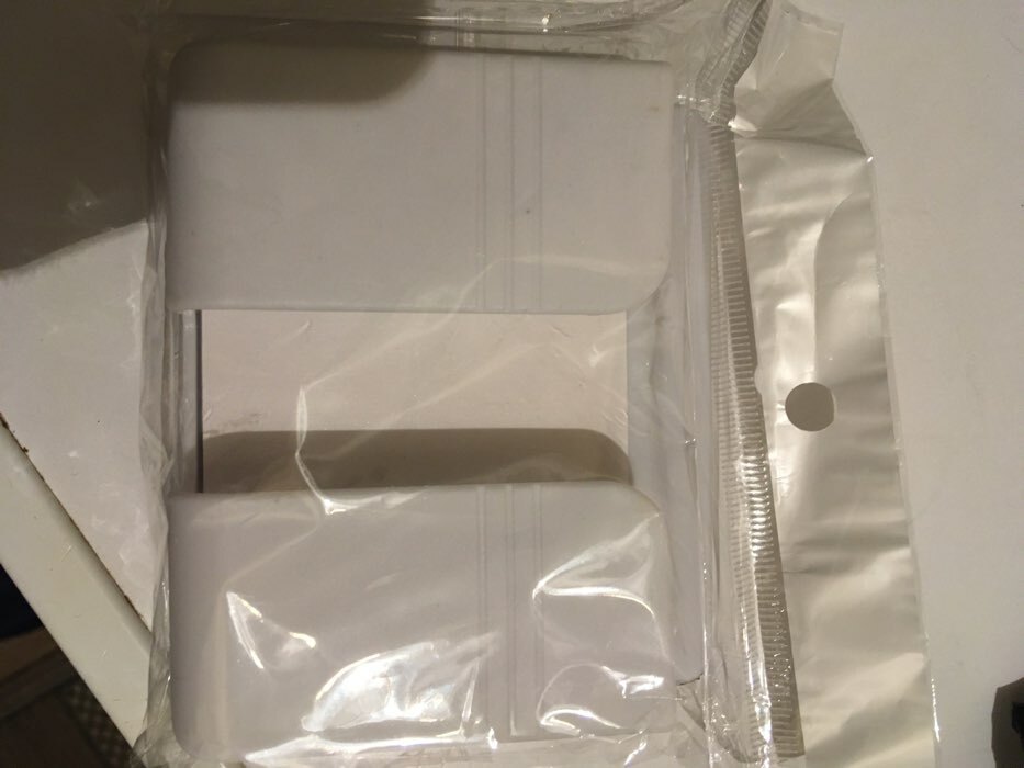 Фотография покупателя товара Настенный держатель для телефона, 10×8,7×2,8 см, цвет белый - Фото 1