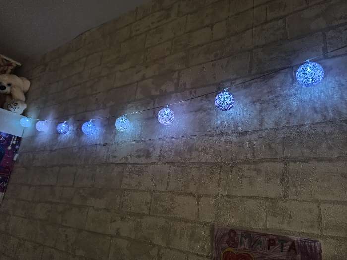 Фотография покупателя товара Гирлянда «Нить» 5 м с насадками «Клубки лиловые», IP20, прозрачная нить, 20 LED, свечение белое, 220 В
