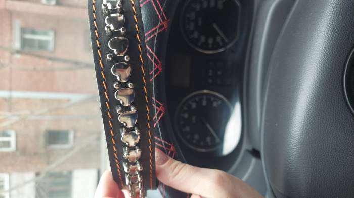 Фотография покупателя товара Ошейник кожаный на синтепоне "Ёж", 64 х 3 см, ОШ 40-55 см, чёрный - Фото 2