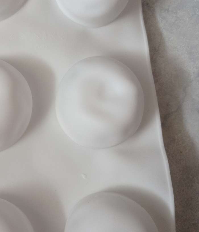 Фотография покупателя товара Форма для муссовых десертов и выпечки Доляна «Яблоко», силикон, 29×17×5,5 см, 6 ячеек (d=6 см), цвет белый - Фото 5