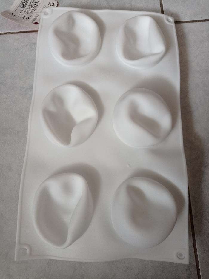 Фотография покупателя товара Форма для муссовых десертов и выпечки Доляна «Яблоко», 29×17×5,5 см, 6 ячеек (d=6 см), цвет белый
