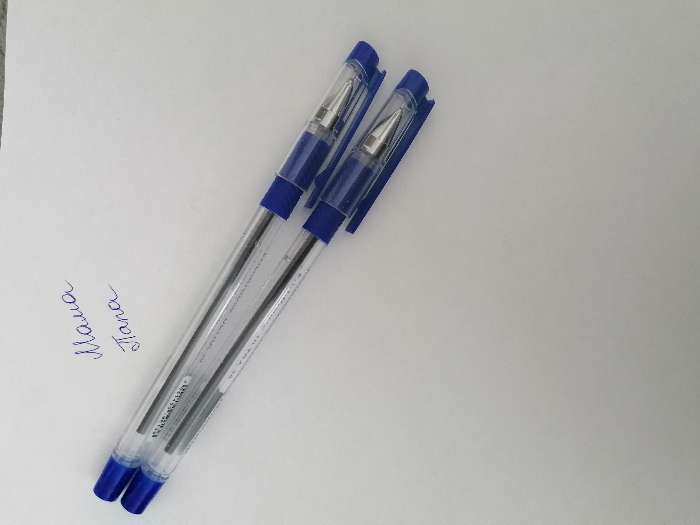 Фотография покупателя товара Ручка шариковая ErichKrause ULTRA-30, узел-игла 0.7 мм, чернила синие, резиновый упор, длина линии письма 2000 метров - Фото 2