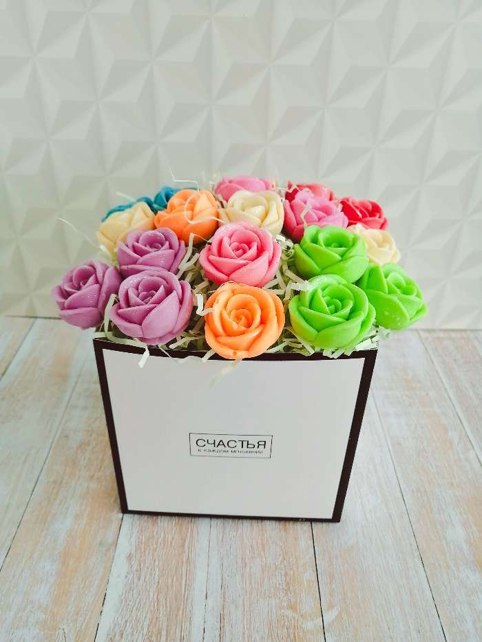 Фотография покупателя товара Коробка подарочная для цветов с PVC крышкой, упаковка, «Счастья в каждом мгновении», 12 х 12 х 12 см
