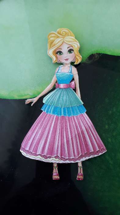 Фотография покупателя товара Куклы бумажные набор «Модный показ», 4 шт., 20 стр. - Фото 3