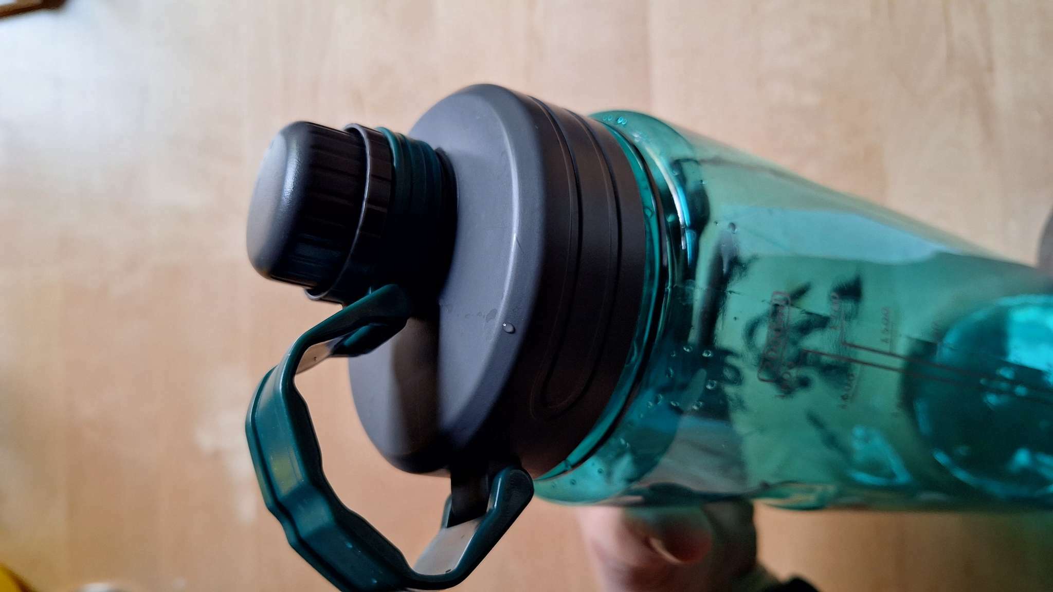 Фотография покупателя товара Бутылка для воды «Мастер К» 1.9 л, спортивная 31×10 см - Фото 2