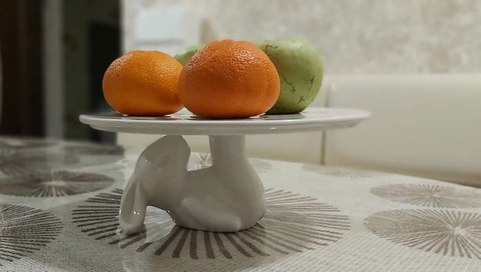 Фотография покупателя товара Подставка керамическая для торта Доляна «Кролл», 25×10 см, цвет белый - Фото 4