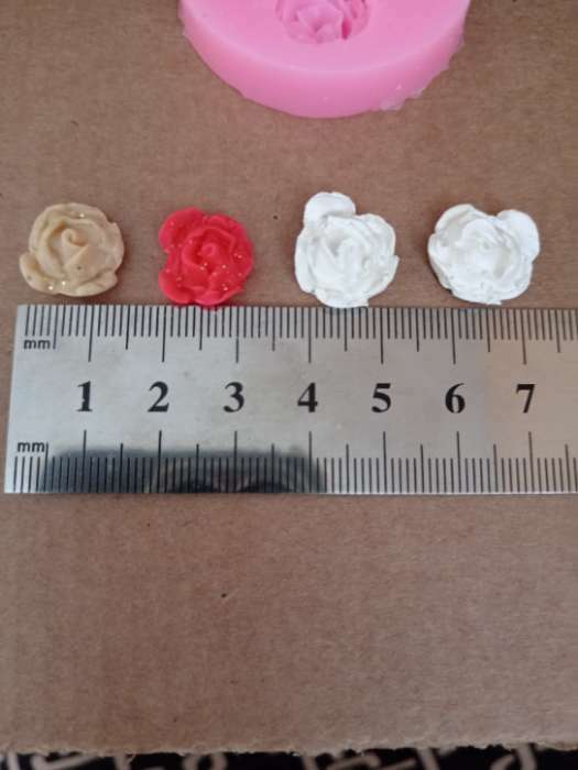 Фотография покупателя товара Молд Доляна «Три малых розы», силикон, 4,5 см, цвет розовый - Фото 1