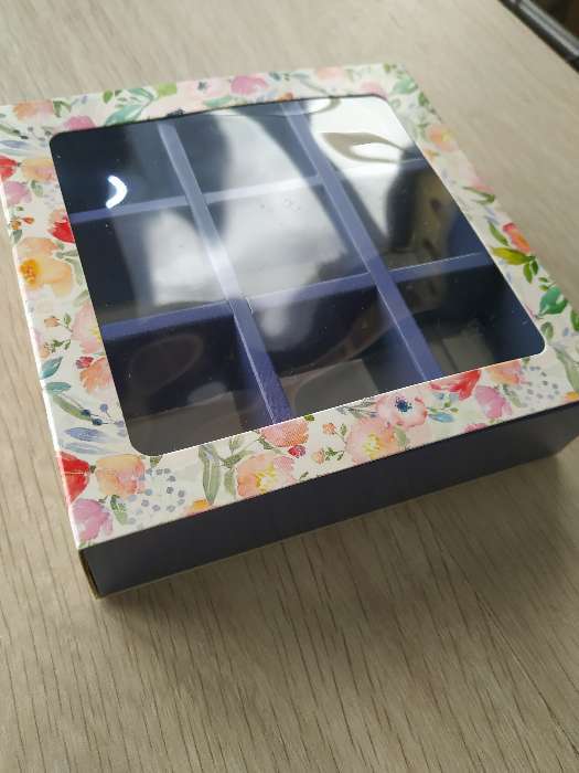 Фотография покупателя товара Коробка под 9 конфет с обечайкой "Rose" с окном, 14,5 х 14,5 х 3,5 см - Фото 14