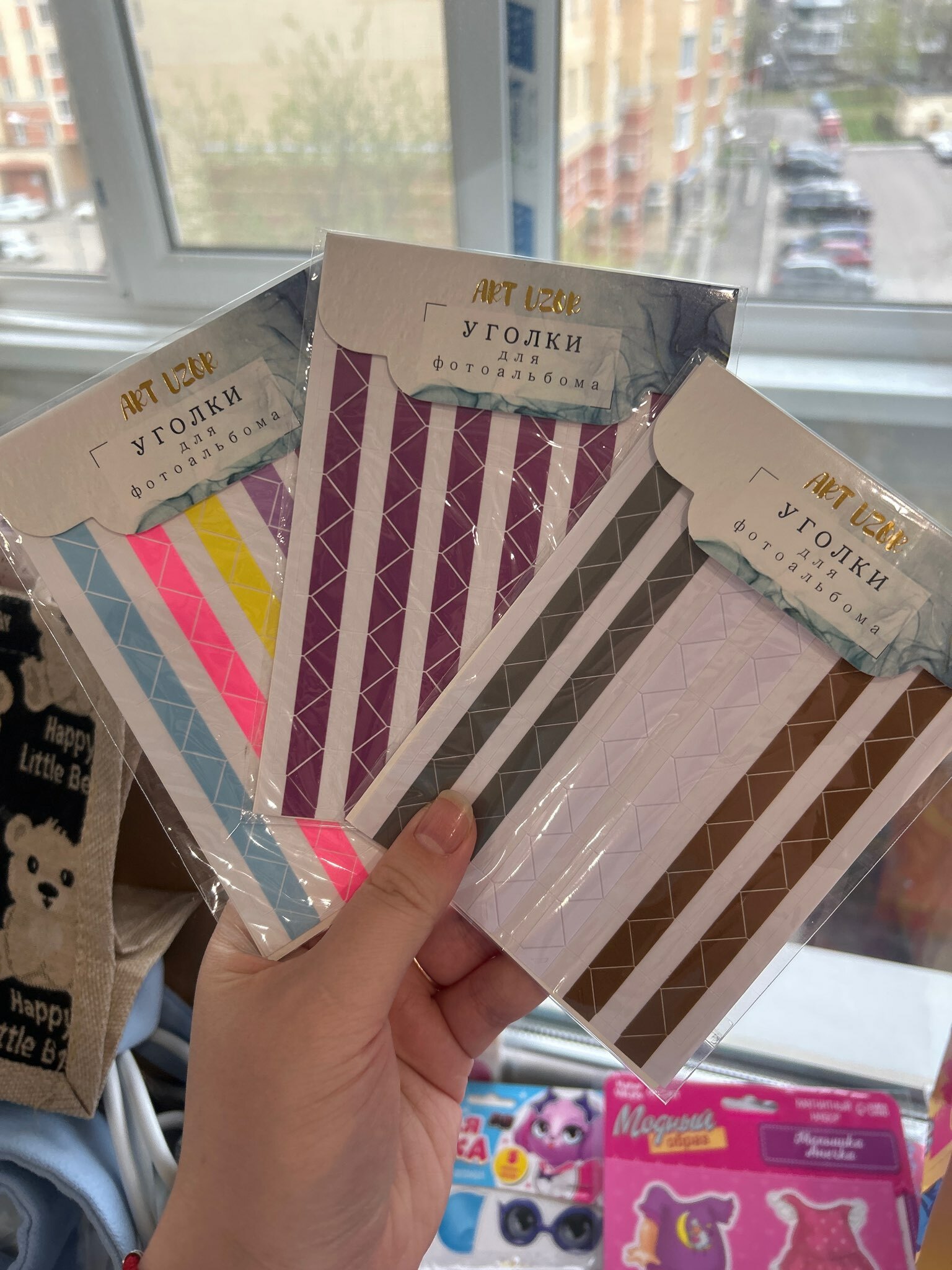 Фотография покупателя товара Набор уголков с кармашком для фотографий 102 уголка «Прозрачные», 10.3×15.1 см - Фото 1