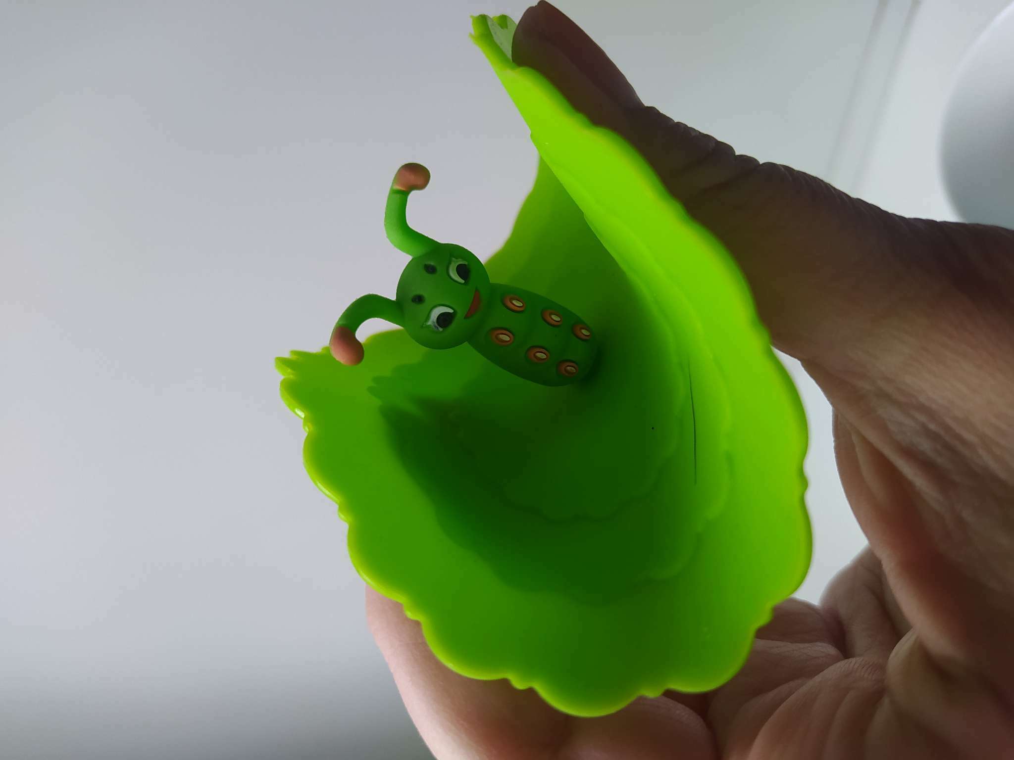 Фотография покупателя товара Крышка-непроливайка силиконовая Доляна «Гусеничка», d=10 см, цвет зелёный