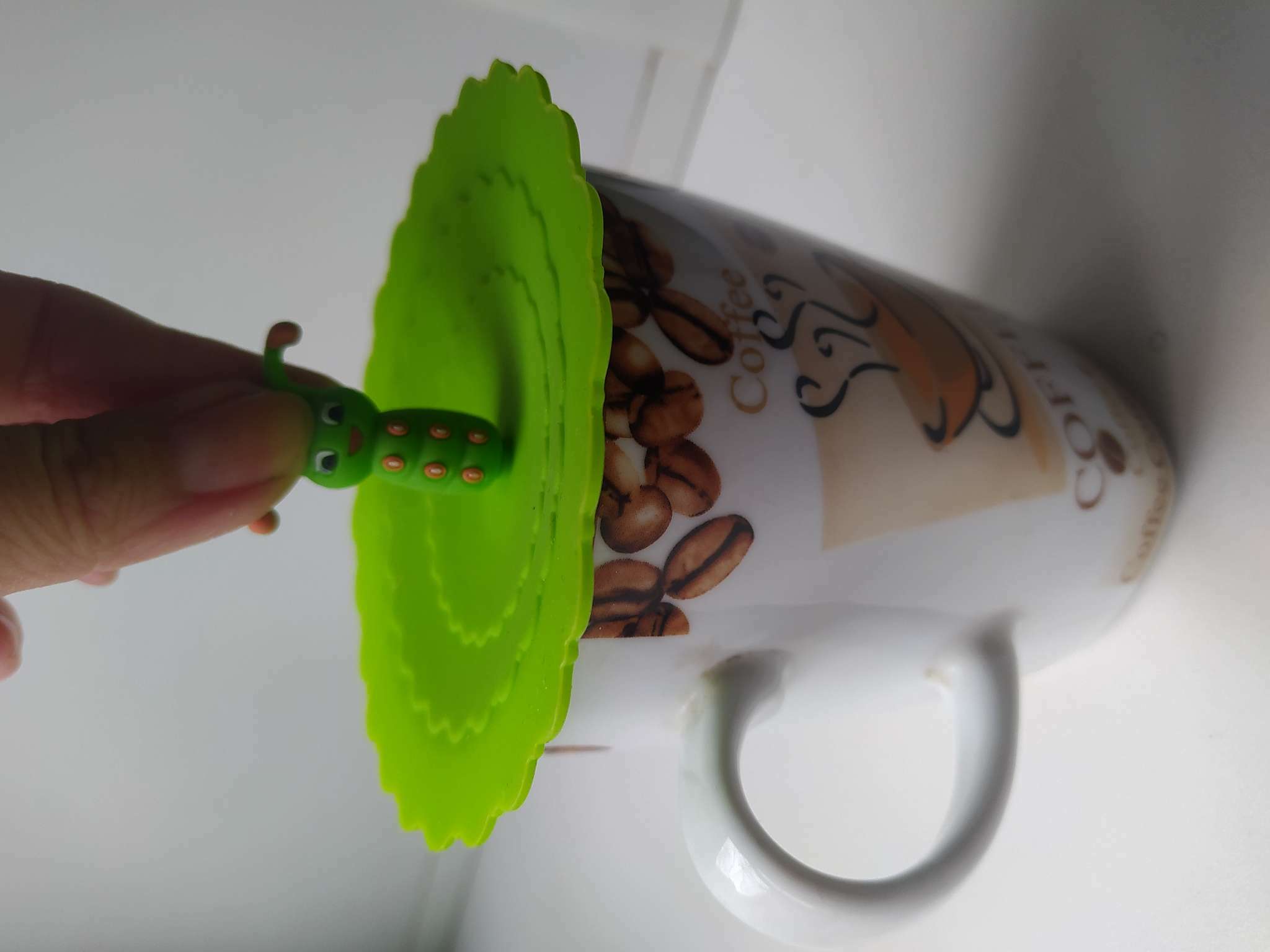 Фотография покупателя товара Крышка-непроливайка силиконовая Доляна «Гусеничка», d=10 см, цвет зелёный