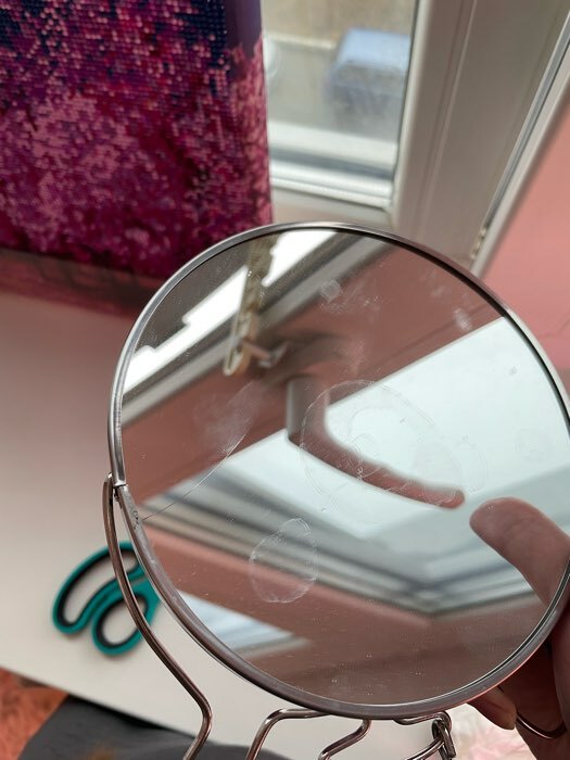 Фотография покупателя товара Зеркало настольное - подвесное «Круг», двустороннее, с увеличением, d зеркальной поверхности 14 см, цвет серебристый