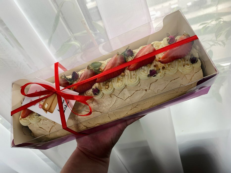 Фотография покупателя товара Кондитерская упаковка, коробка для кекса с PVC крышкой, «Розовая», 30 х 8 х 11 см - Фото 1