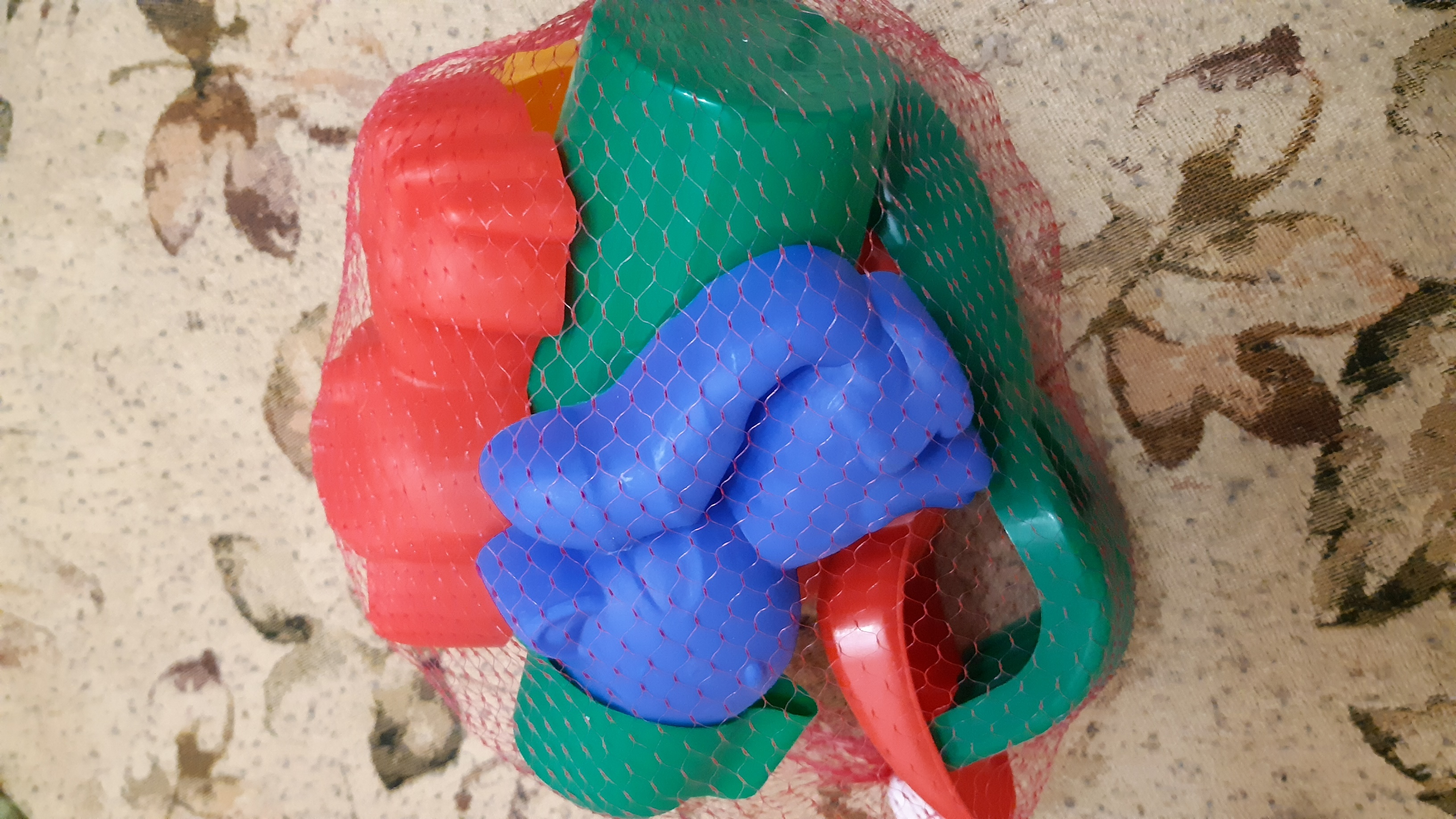 Фотография покупателя товара Набор для игры в песке, 8 формочек, совок, лейка, грабли, цвета МИКС - Фото 8