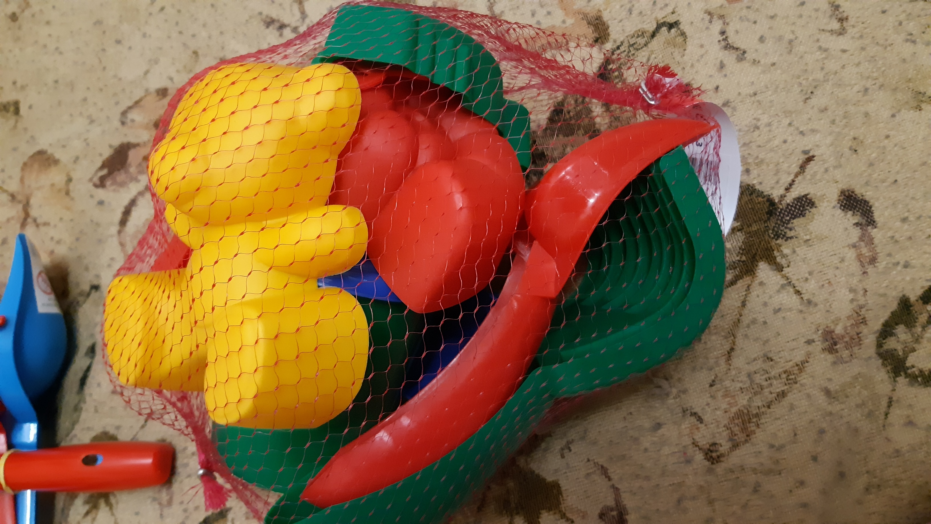 Фотография покупателя товара Набор для игры в песке, 8 формочек, совок, лейка, грабли, цвета МИКС - Фото 9