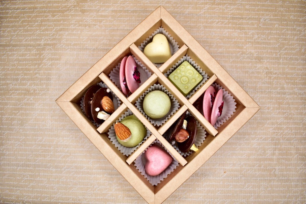Фотография покупателя товара Коробка под 9 конфет с обечайкой, розовый, 14,5 х 14,5 х 3,5 см - Фото 26