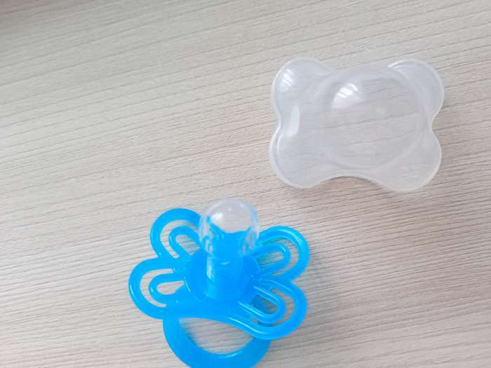 Фотография покупателя товара Соска - пустышка силиконовая классическая Крошка Я «Бабочка», от 6 мес., с колпачком, фиолетовый - Фото 3