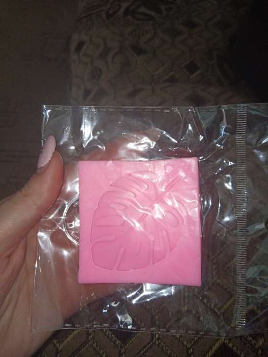 Фотография покупателя товара Молд для заливки Доляна «Лист. Тропики», силикон, 6.5×6.5 см, розовый - Фото 3