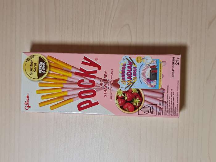Фотография покупателя товара Бисквитные палочки POCKY со вкусом клубники, 21 г - Фото 1