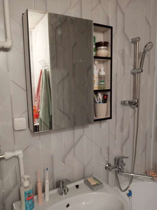 Фотография покупателя товара Зеркало-шкаф для ванной комнаты "Винтер 60", Винтерберг, 60 х 66,7 х 12,3 см - Фото 1
