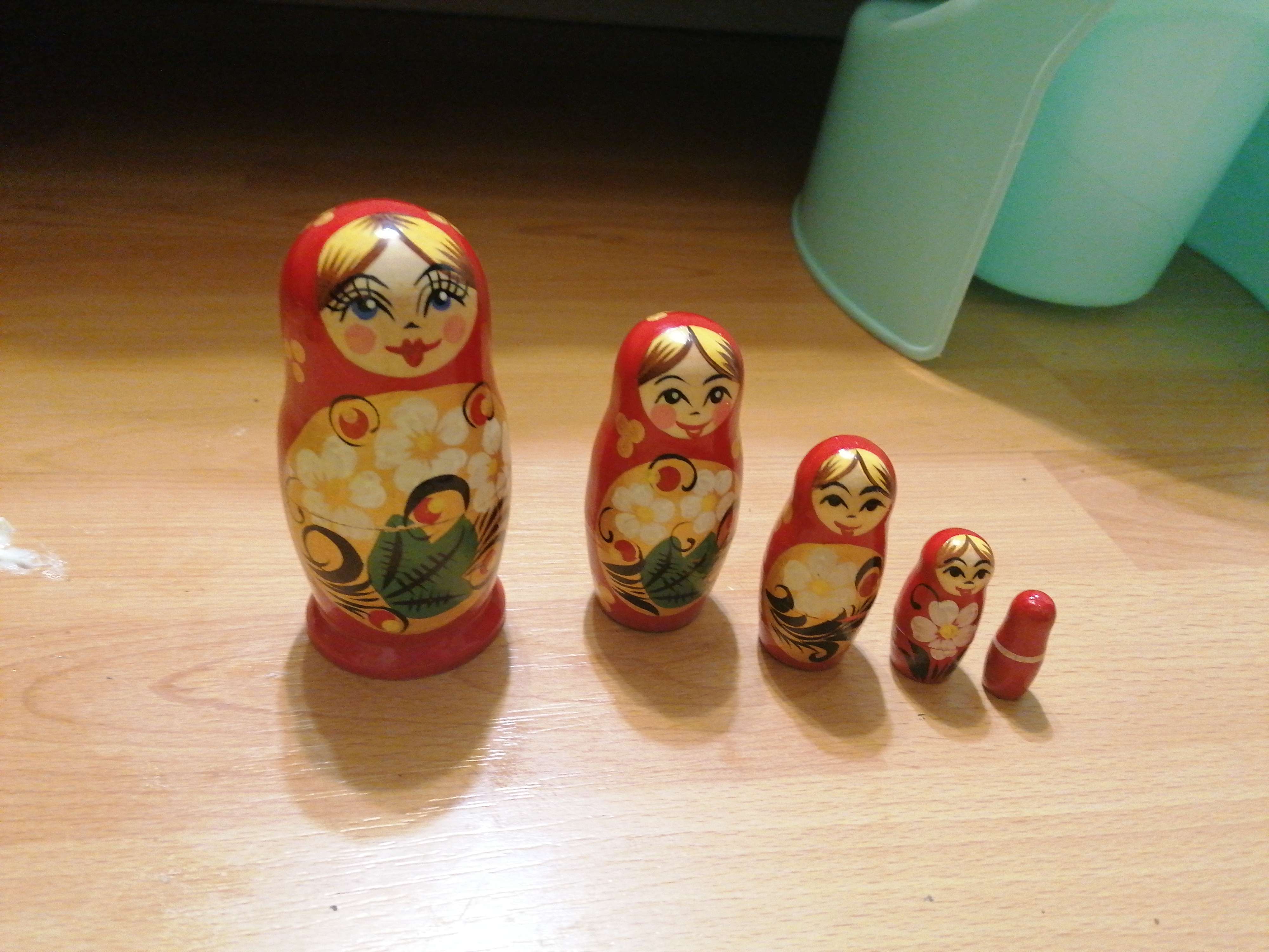Фотография покупателя товара Матрёшка «Цветы на золоте», красный платок, 5 кукольная, 10 см - Фото 1
