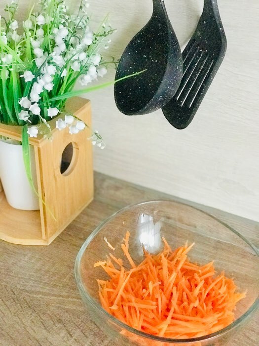 Фотография покупателя товара Тёрка для корейской моркови, 33×12 см, с широкой ручкой, цвет оранжевый - Фото 1