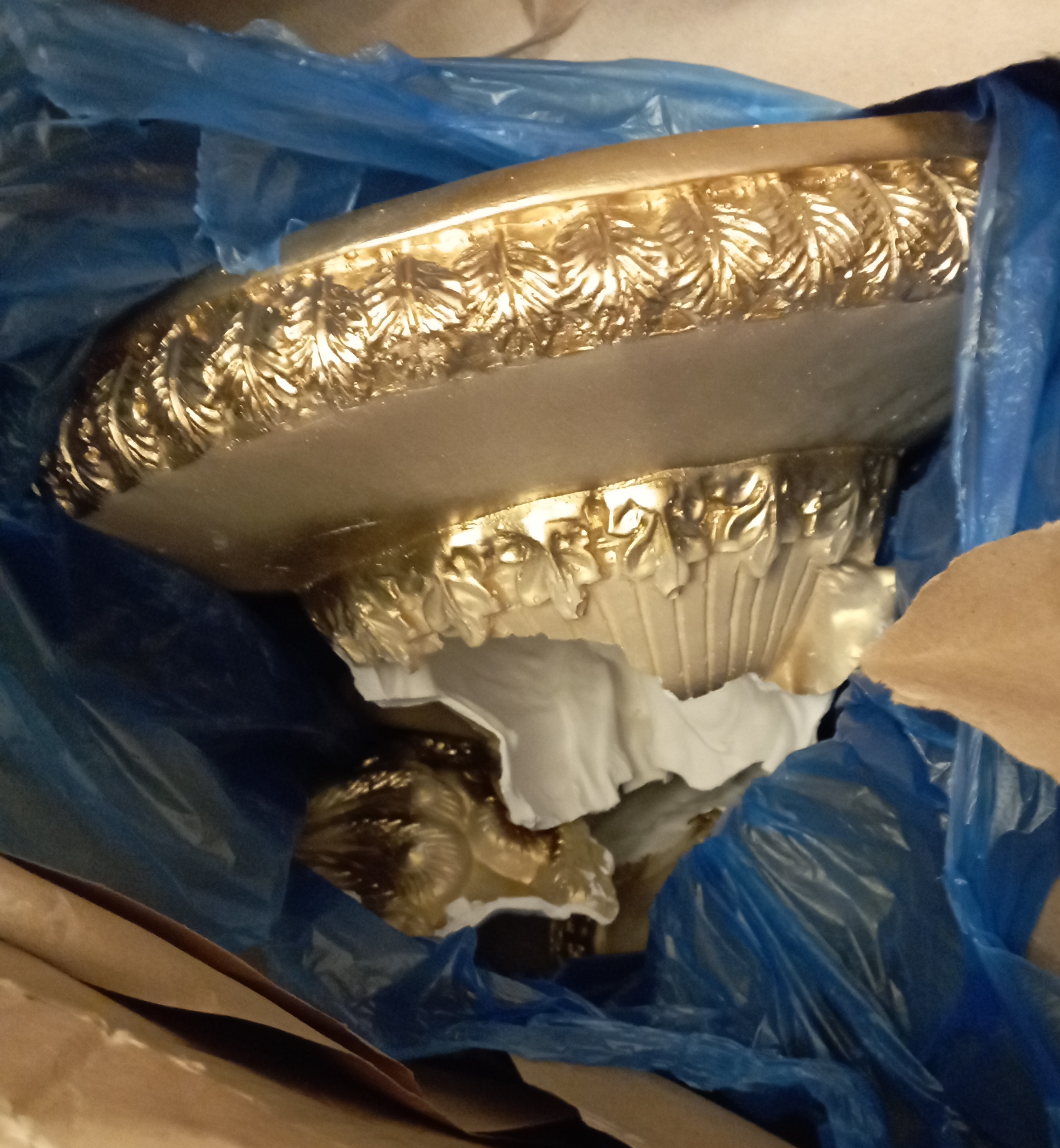 Фотография покупателя товара Фигура-подставка для мелочей «Павлины», столик, гипс, слоновая кость, 68×35×35 см - Фото 3