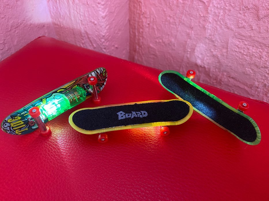 Фотография покупателя товара Пальчиковый скейтборд «Флип», с аксессуарами, со световой эффект, МИКС - Фото 1
