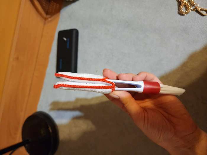 Фотография покупателя товара Щетка для чистки труднодоступных мест в салоне авто, 16 см, бело-красный - Фото 2