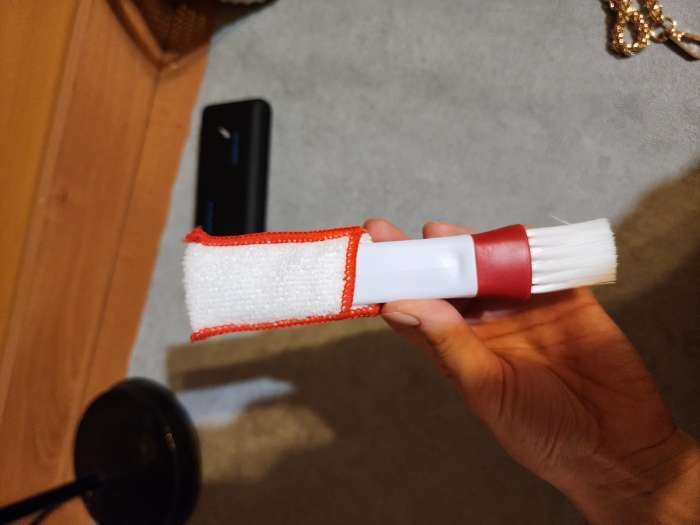 Фотография покупателя товара Щетка для чистки труднодоступных мест в салоне авто, 16 см, бело-красный - Фото 1