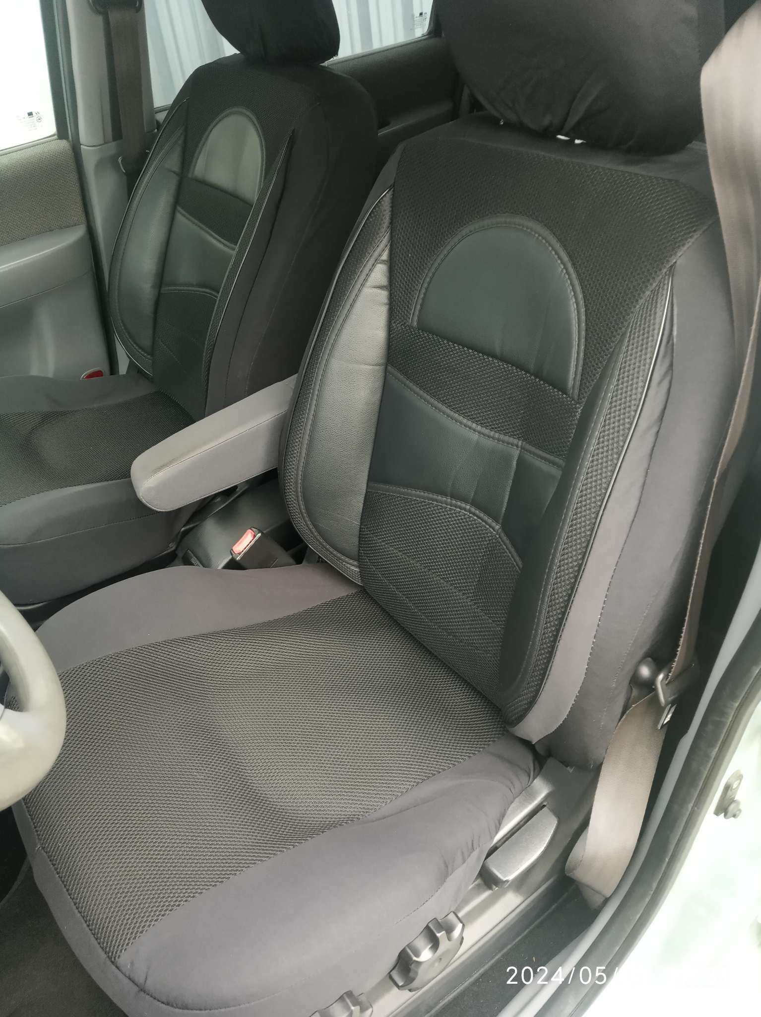 Фотография покупателя товара Чехлы на сиденья в автомобиль TORSO Premium, 11 предметов, кожаные вставки, красные вставки - Фото 2
