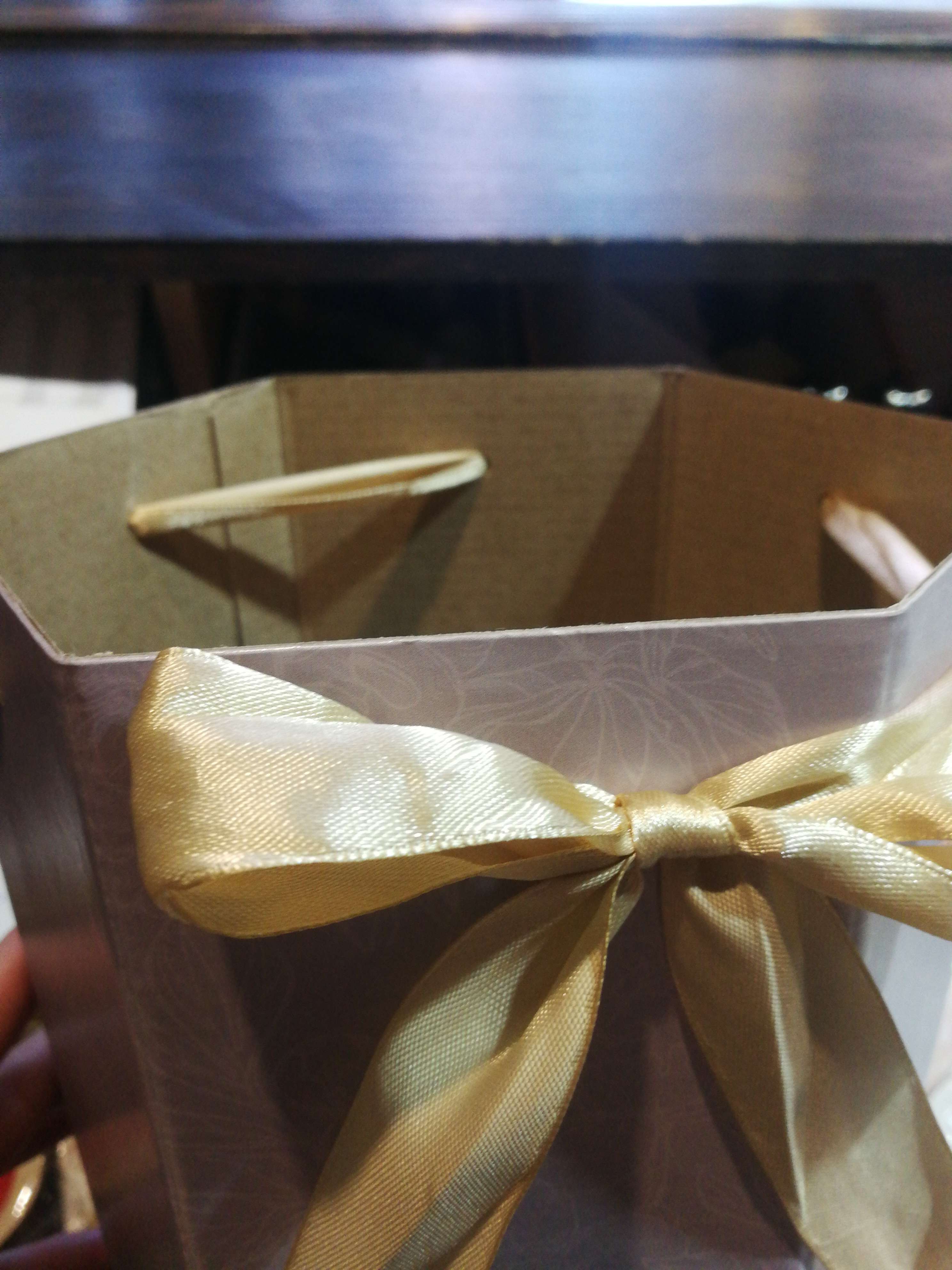 Фотография покупателя товара Коробка складная шестигранник «Цветочное кружево», 17 х 14,8 х 19,5 см - Фото 16