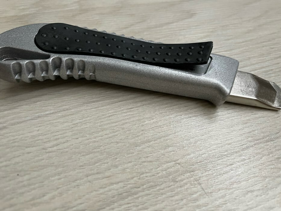 Фотография покупателя товара Нож канцелярский, 18 мм, металл с металлическим направляющим фиксатором, на блистере - Фото 3