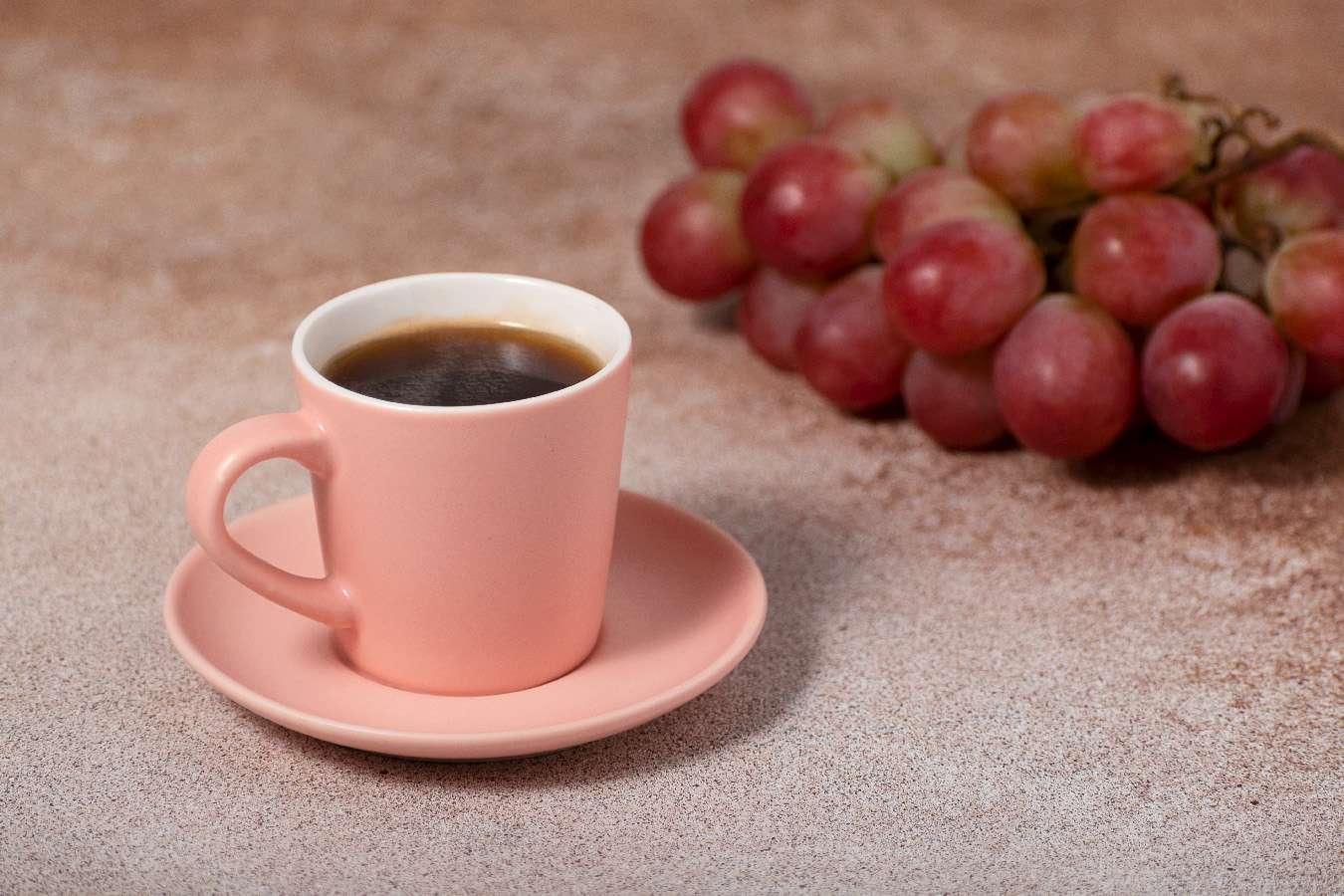 Фотография покупателя товара Кофейная пара керамическая Доляна «Стелла», чашка 90 мл, блюдце 11,2 см, цвет розовый - Фото 1
