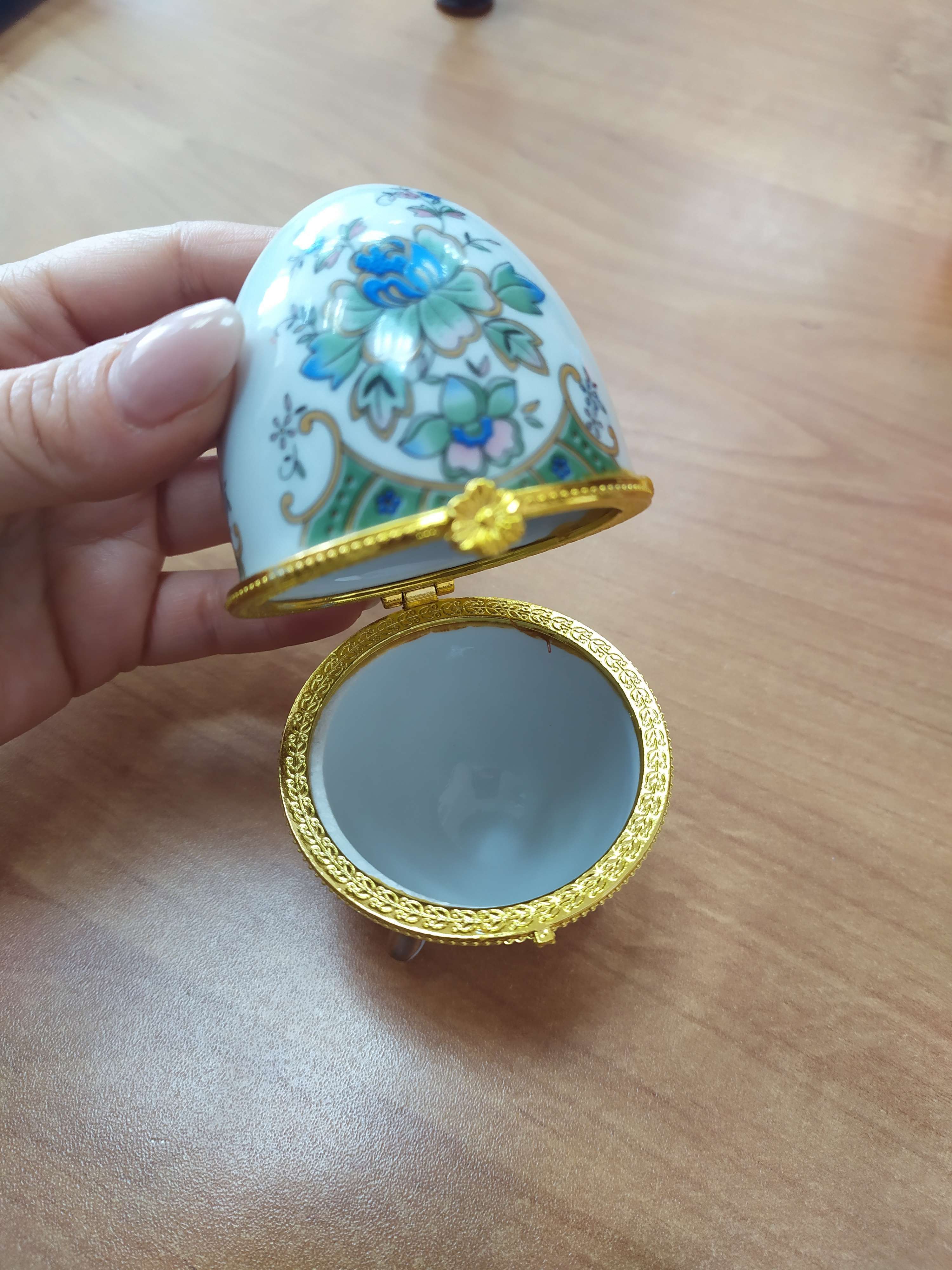 Фотография покупателя товара Шкатулка-яйцо керамика "Цветы на синем фоне" 10х6 см - Фото 1