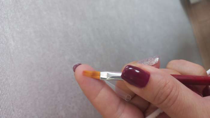 Фотография покупателя товара Кисть для дизайна ногтей «Ласточкин хвост», 18,2 см, голова 9 × 6 мм, цвет коричневый - Фото 1