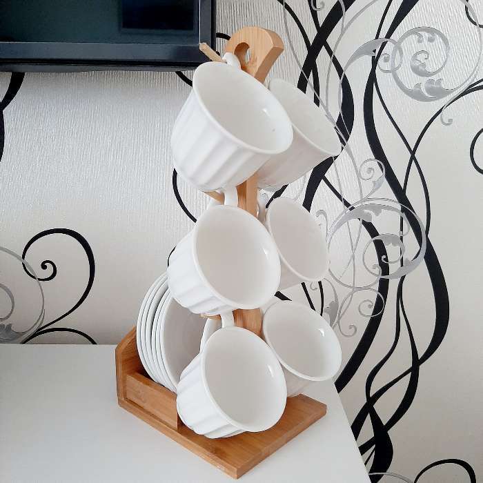 Фотография покупателя товара Набор чайный керамический на деревянной подставке «Эстет», 12 предметов: 6 чашек d=8,6 см 200 мл, 6 блюдец 14,5×10,6 см, цвет белый - Фото 2