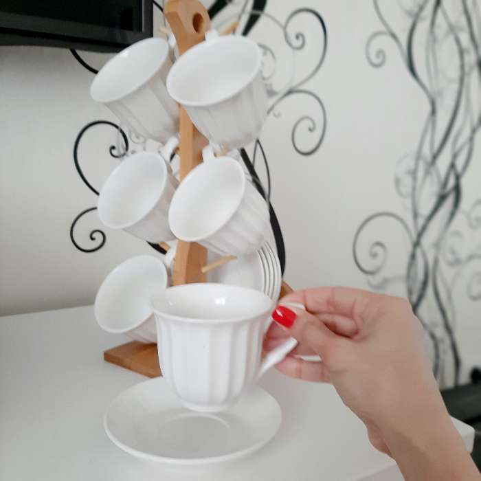 Фотография покупателя товара Набор чайный керамический на деревянной подставке «Эстет», 12 предметов: 6 чашек d=8,6 см 200 мл, 6 блюдец 14,5×10,6 см, цвет белый - Фото 1