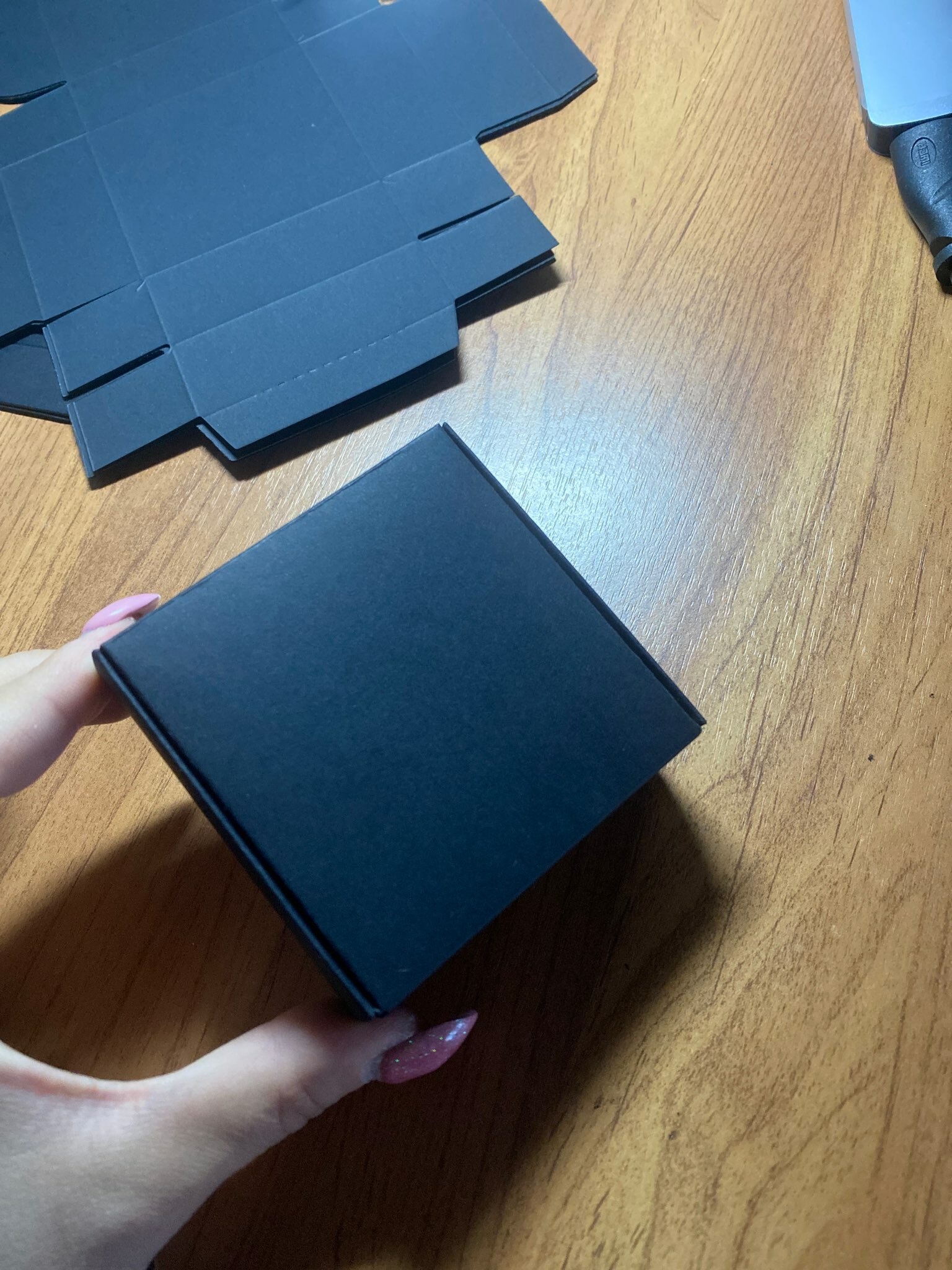 Фотография покупателя товара Коробка под бижутерию, упаковка, «Чёрная», 7.5 х 7.5 х 3 см - Фото 2
